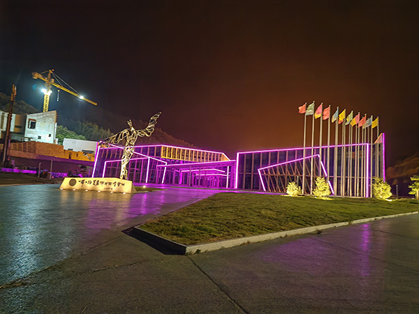 城市亮化是现代城市建设的重要组成部分，它不仅可以美化城市的夜景，还能提升城市的整体形象。随着科技的不断进步，城市亮化也得到了更多的关注和创新。本文将介绍一些关于城市亮化的创意和技术，帮助读者了解陇南城市亮化的重要性以及如何进行陇南城市亮化的规划和实施。